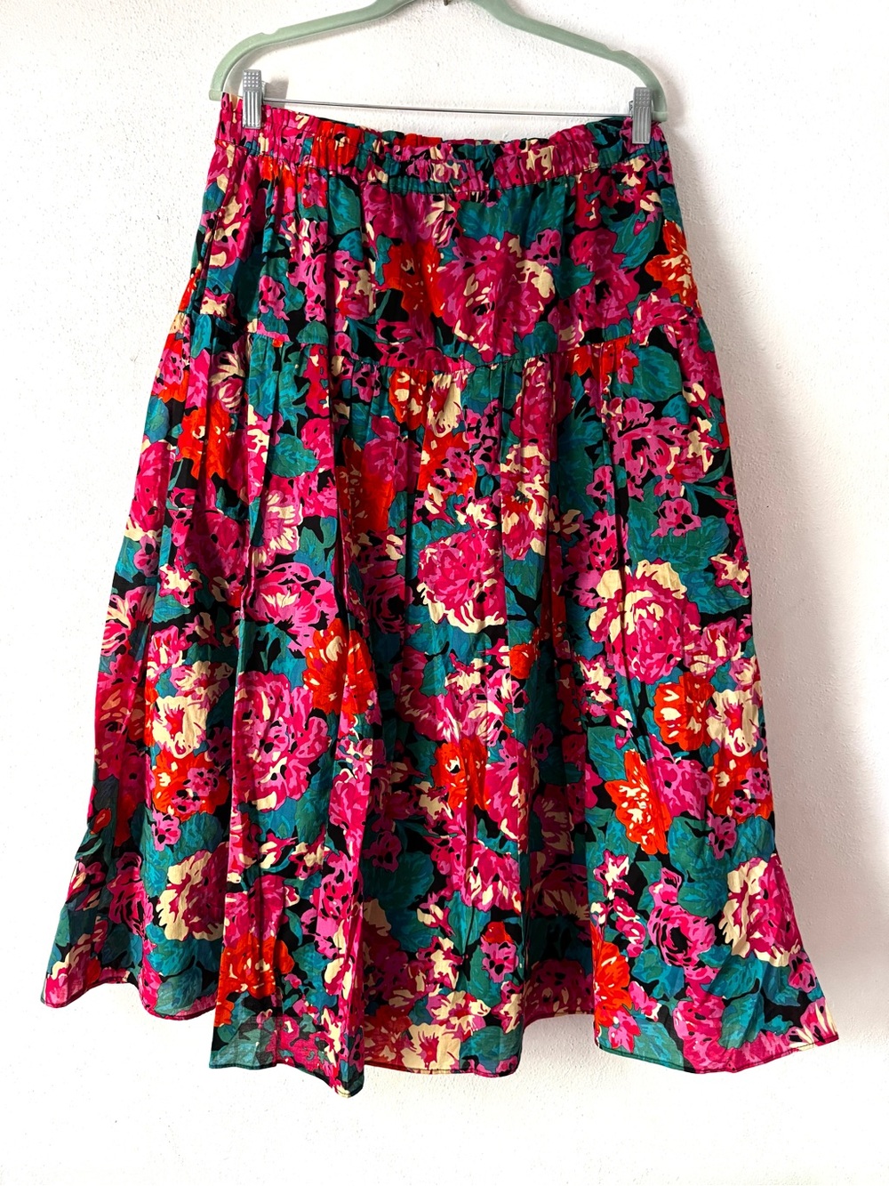 Chelsea & Violet Colorful Floral A-Line Full Skirt in Fuchsia and Teal, pockets